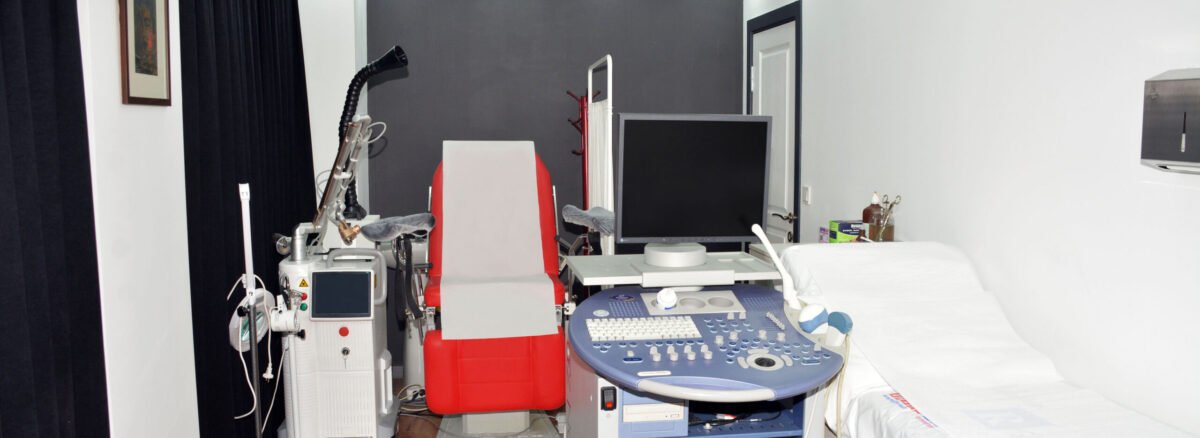 labioplasti.com.tr sitesi klinik muayene odası görseli