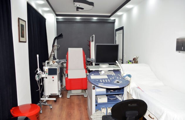 labioplasti.com.tr sitesi klinik muayene odası görseli